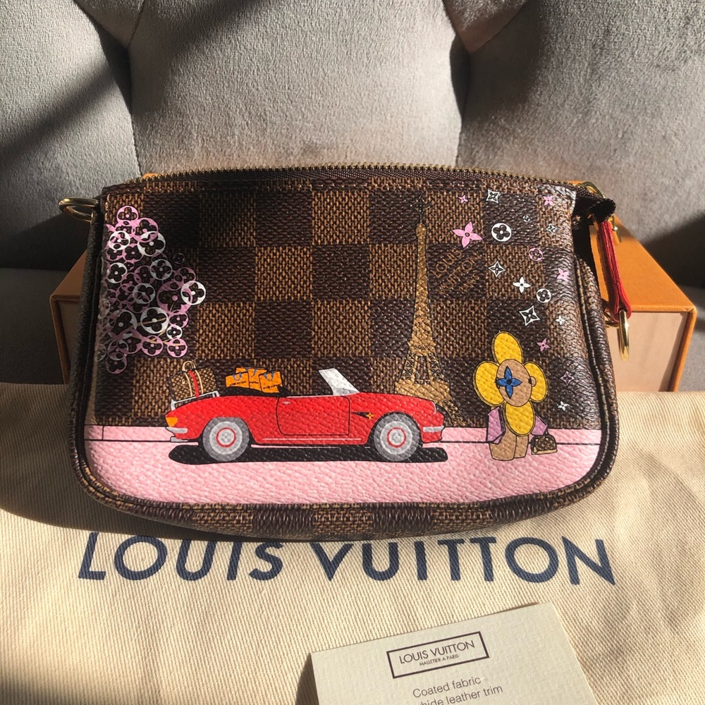 ⭐SOLD⭐ LV 2019 Xmas Mini Pochette